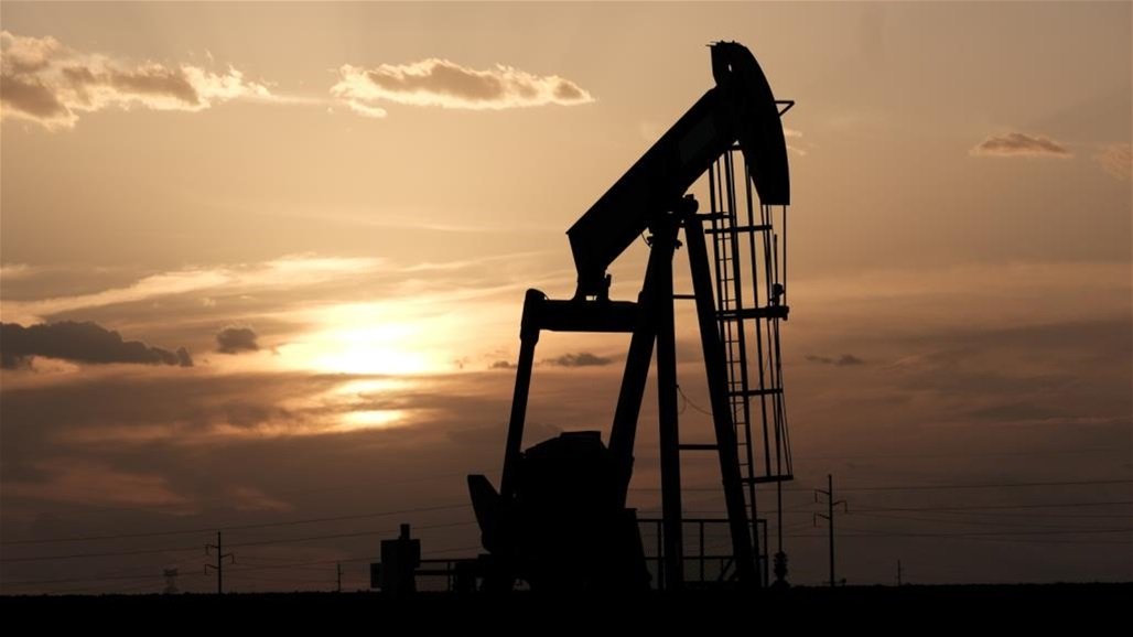 أسعار النفط ترتفع عالمياً في ظل انخفاض العملة الأمريكية