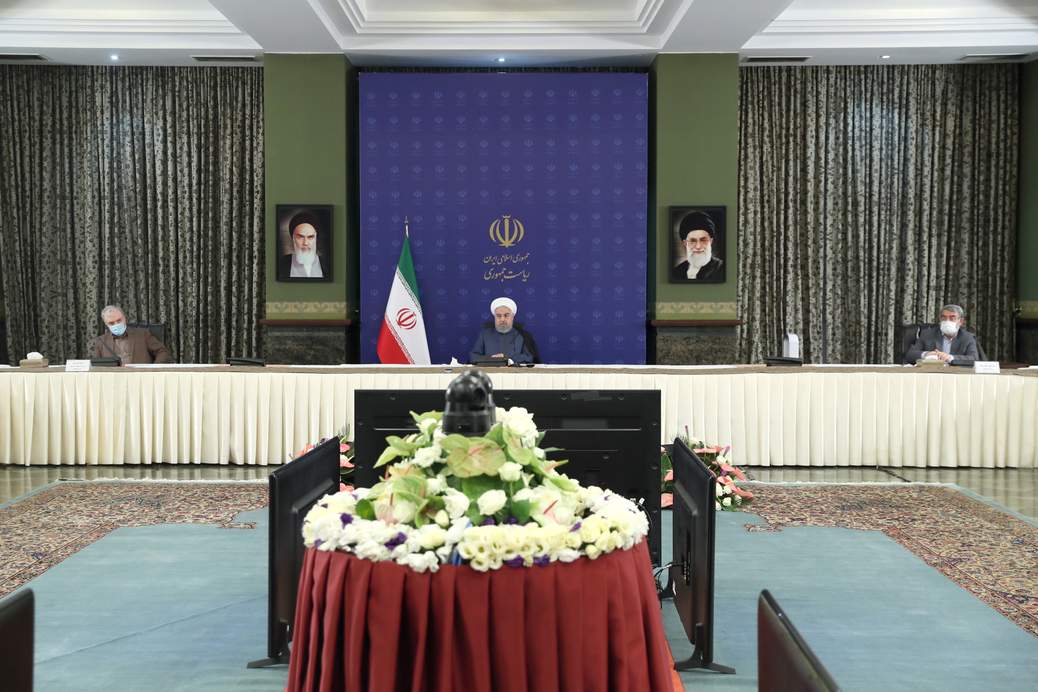 روحانی : مردم ایران در برابر فشارها به زانو درنمی‌آیند