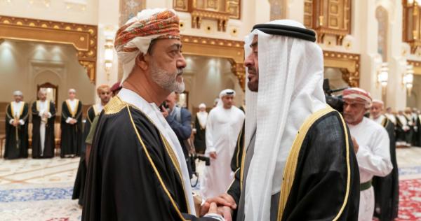 سلطان عمان يقلب الطاولة على "بن زايد" ويحرمه من أخطر أوراقه
