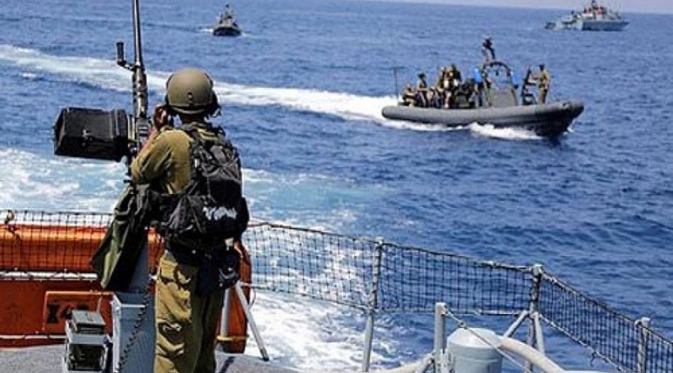 بحرية الإحتلال الصهيوني تستهدف مراكب الصيادين في غزة
