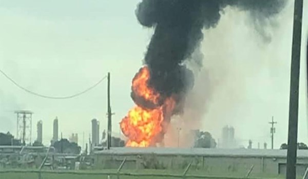اندلاع حريق ضخم في ولاية تكساس نتيجة انفجار مصفاة للغاز