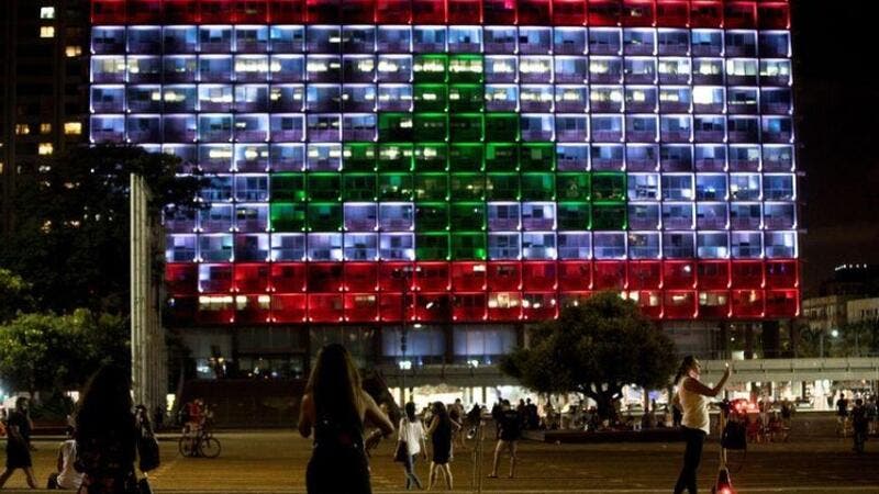 هكذا رد لبنان والعالم العربي على العلم اللبناني في تل أبيب