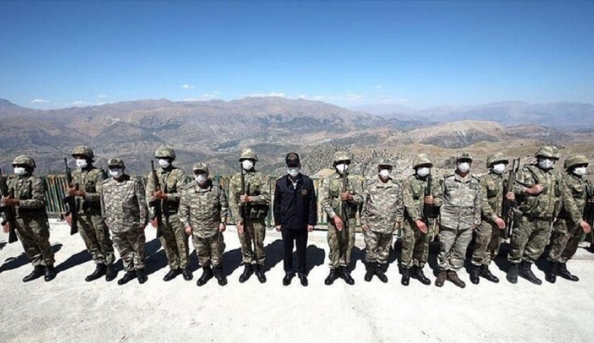  ماذا يفعل وزير الدفاع التركي على الحدود مع العراق؟ 