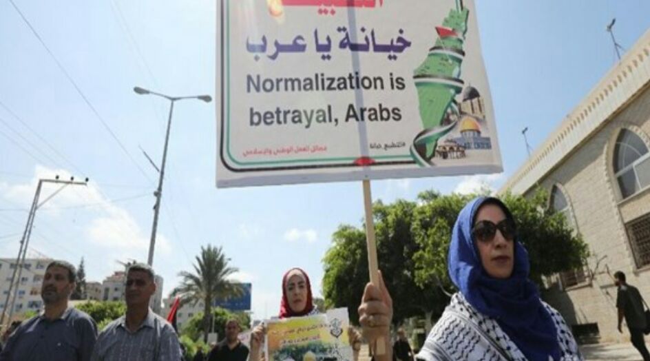 مسيرة جماهيرية غاضبة بغزة تنديدا باتفاق العار التطبيعي