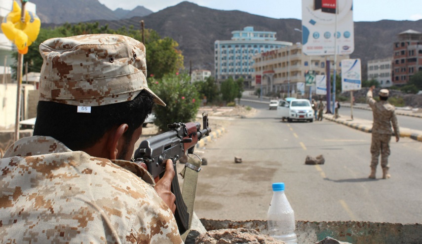 انفجاران عنيفان واشتباكات في مدينة عدن جنوبي اليمن