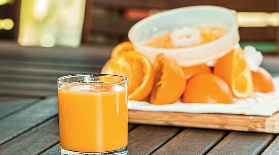 ماذا يحدث لجسمك عند شرب عصير البرتقال بانتظام؟