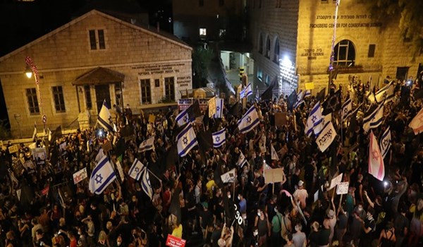 آلاف المستوطنين يطالبون باستقالة نتنياهو