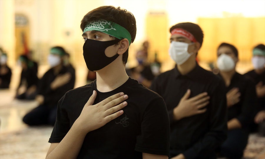 محفل عزای نوجوانان در حرم مطهر حضرت معصومه(س) +عکس