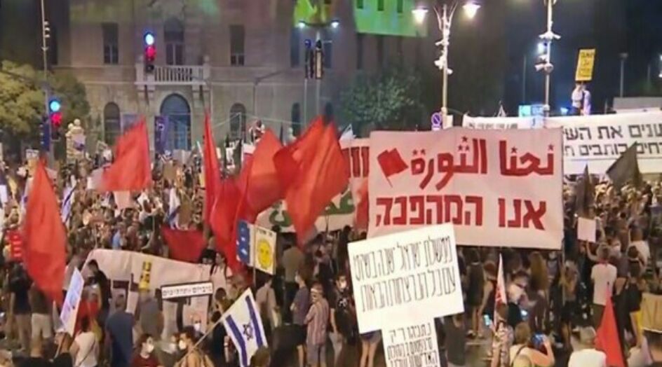 تظاهرات أمام منزل نتنياهو لمطالبته بالاستقالة
