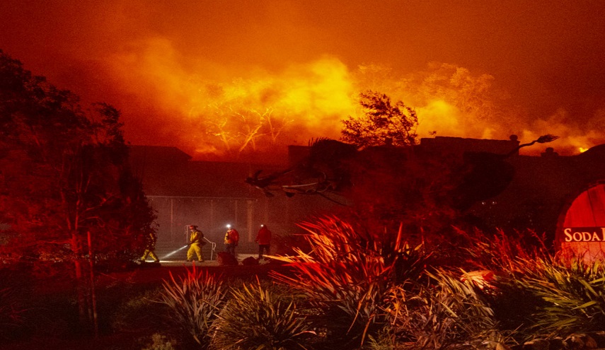 فرق الإطفاء .. حرائق كاليفورنيا التهمت مساحة غير مسبوقة منذ 33 عاماً
