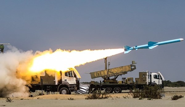 مناورات الجيش الايراني... صاروخ كروز "قادر" يصيب هدفا بحريا بدقة على بعد اكثر من 200 كم