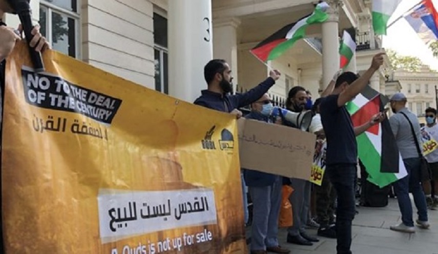 تظاهرة أمام سفارة البحرين في لندن رفضا للتطبيع+صور