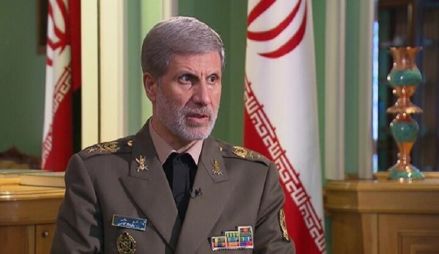 وزير الدفاع الايراني يفتتح أكبر مجمع لإنتاج البطاريات الصناعية 