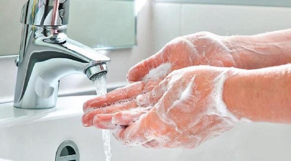  غسل اليدين بالماء دون صابون.. هل يحمي من عدوى كورونا؟ 