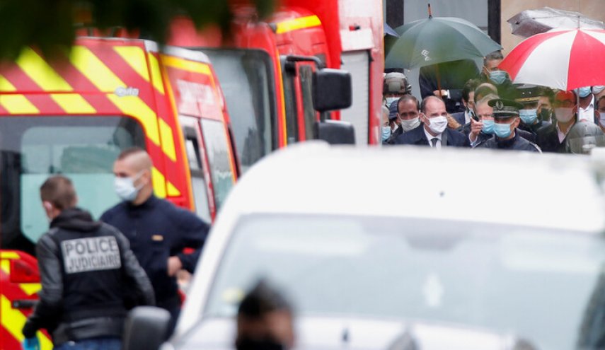 باريس: المصابان بحادثة الطعن صحفيان وشرطة مكافحة الإرهاب تحقق