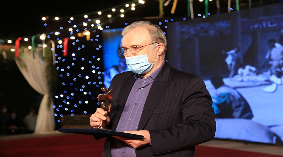 منح الجائزة والوسام الخاص بمهرجان أفلام المقاومة لوزير الصحة الايراني