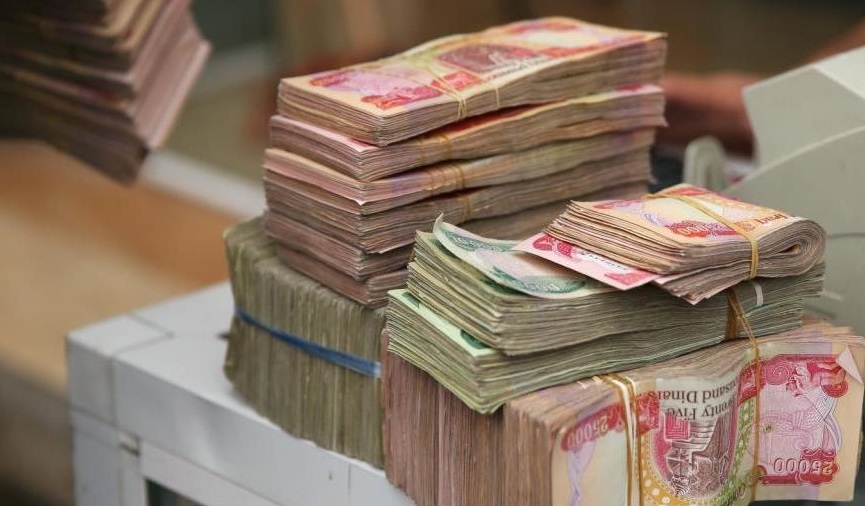 العراق..المالية النيابية تشير الى "نقطة في غاية الخطورة" تخص الرواتب