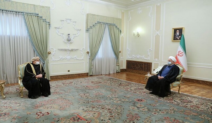 روحاني يؤكد اهتمام إيران بتطوير وتعميق التعاون مع سلطنة عمان