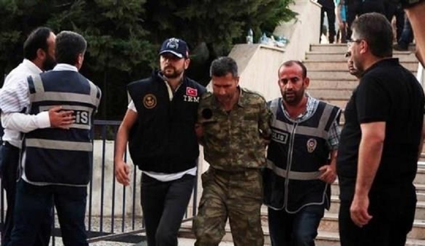 تركيا تعتقل العشرات من أنصار فتح الله غولن وتبحث عن المزيد
