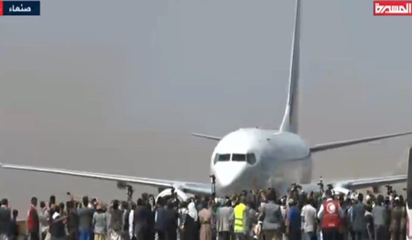 أول دفعة من الأسرى اليمنيين المحررين تصل إلى مطار صنعاء
