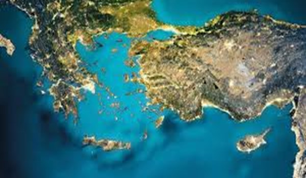 اليونان تتهم تركيا باحتجاز وزير خارجيتها العائد من العراق "في الجو"