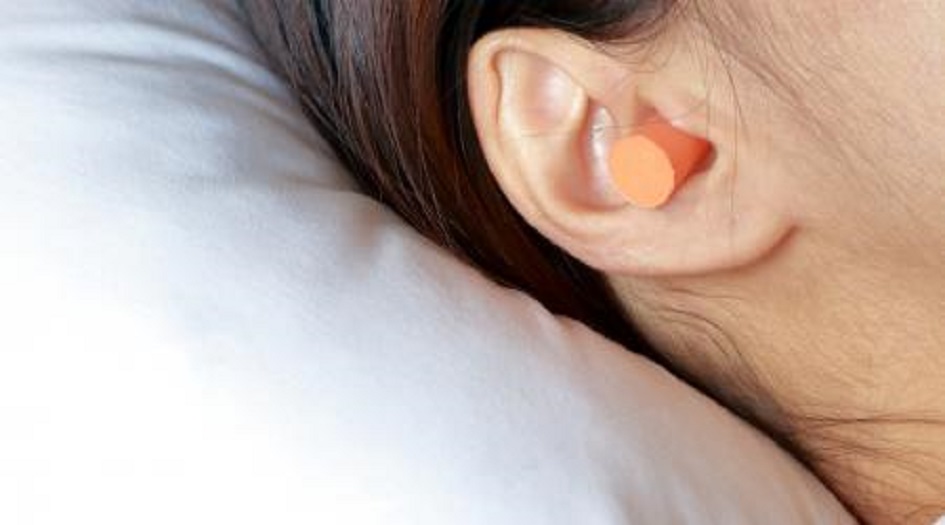 مخاطر سدادات الأذن للنوم