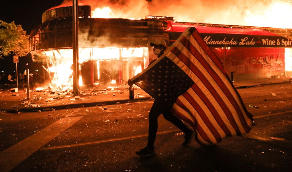 حظر التجوال في فيلادلفيا الأميركية بعد ليلتين من الاحتجاجات العارمة