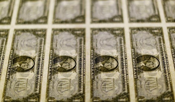 الدولار يتراجع في ظل الانتخابات الأميركية