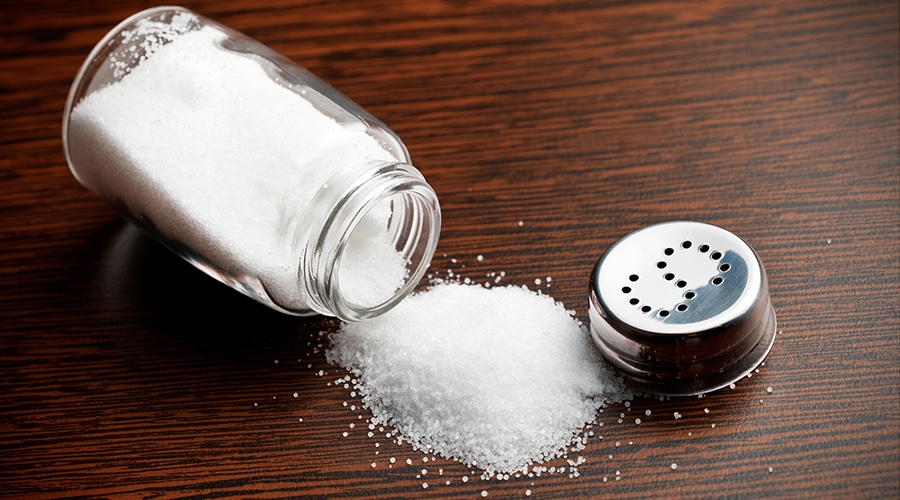 الامتناع التام عن تناول الملح يؤدي الى هذه المشاكل!