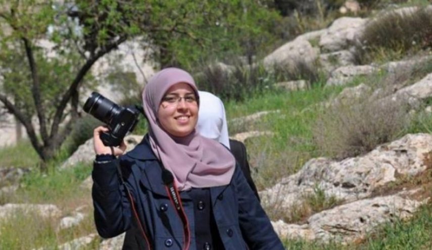 قوات الإحتلال تعتقل الصحافية الفلسطينية بشرى الطويل وتنقلها لمكان مجهول