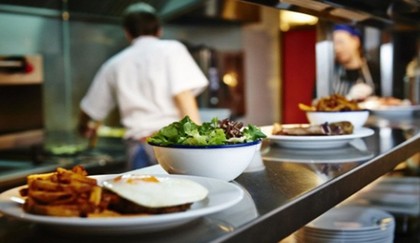 هل تسبب وجبات المطاعم الاصابة بكورونا؟