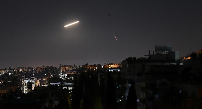 مقابله پدافند هوایی سوریه با حمله موشکی رژیم صهیونیستی