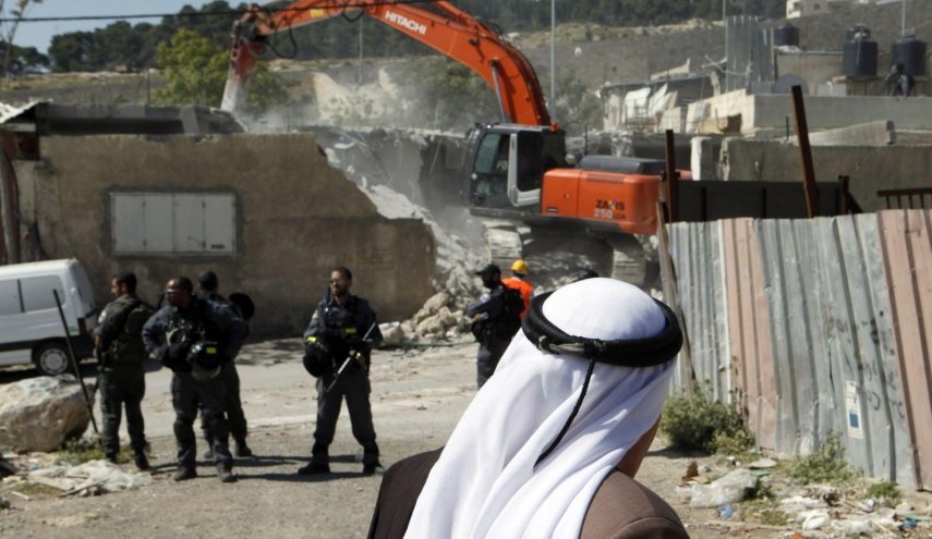 سلطات الاحتلال الصهيوني تهدم منزل فلسطيني في اللد