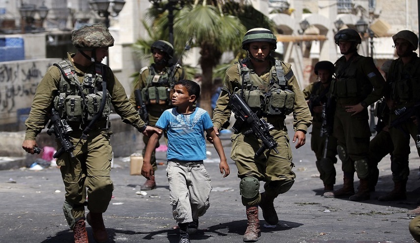 بمناسبة اليوم العالمي للطفل..العدو الصهيوني يعتقل أكثر من 400 طفل فلسطيني
