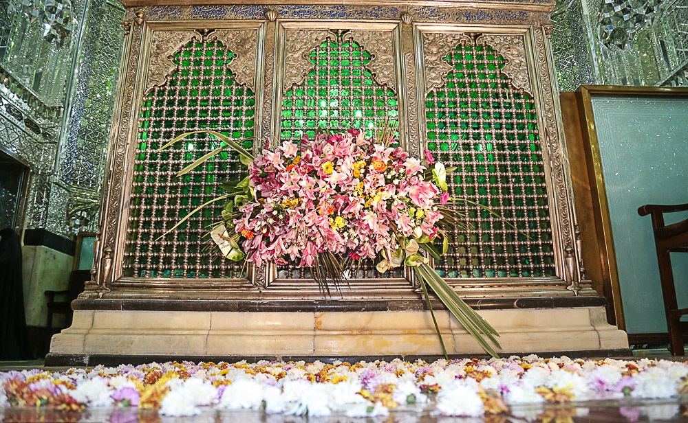 گل آرایی حرم حضرت عبدالعظیم(ع) در سالگرد ولادت ایشان +عکس