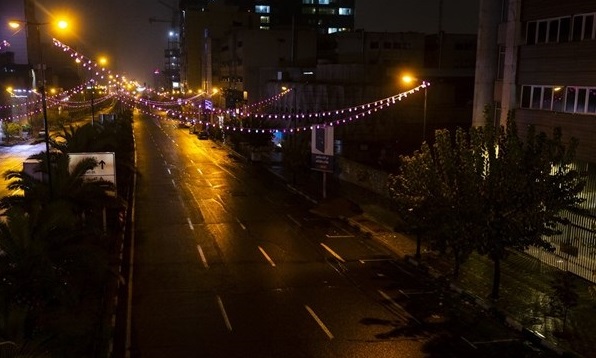 شاهد: شوارع طهران في اول ليلة من فترة الاغلاق لمواجهة كورونا