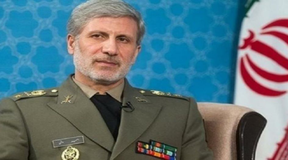 وزير الدفاع الايراني يعلن قرب تدشين المدمرة "دنا" المصنعة محليا