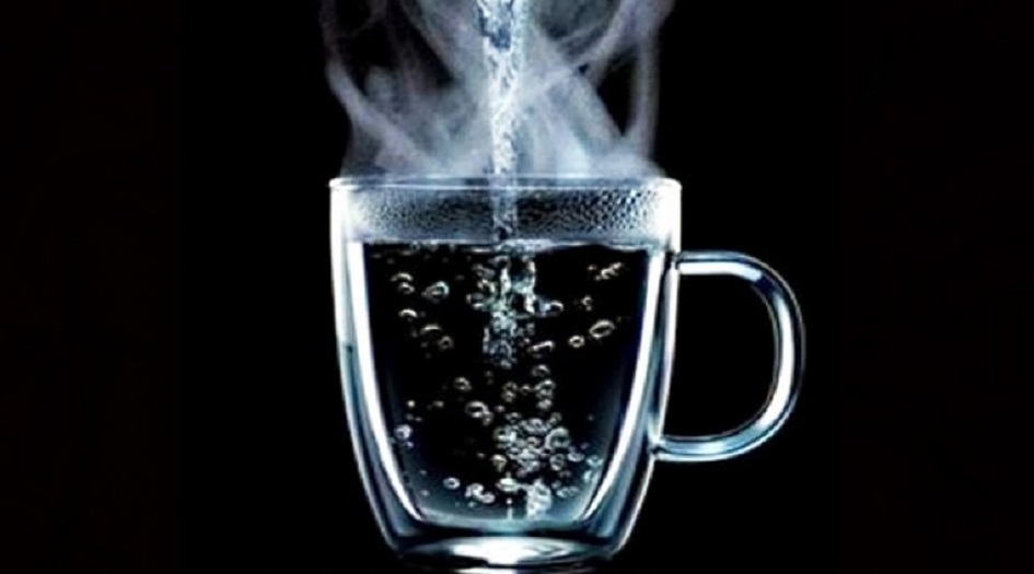 شرب الماء الساخن.. فوائد و"ضرر خطير"