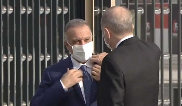 لقطة إردوغان مع الكاظمي تثير الجدل.. هل كانت رسالة؟