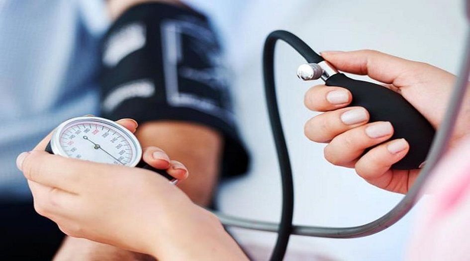 لماذا ينصح الأطباء بقياس ضغط الدم في الذراعين؟