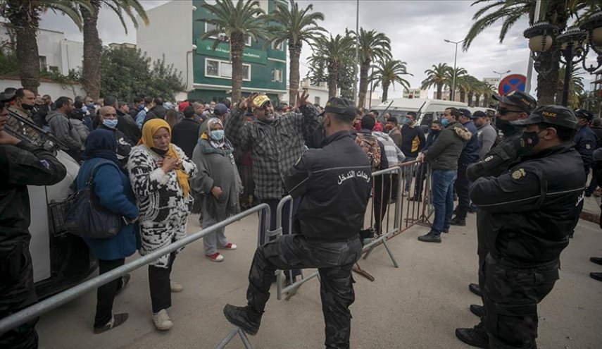 برقراری حکومت نظامی در تونس 