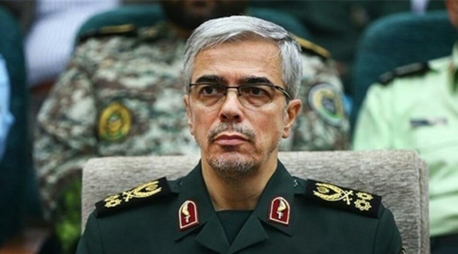 اللواء باقري يهنئ قائد الثورة بنجاح مناورات الجيش والحرس الثوري