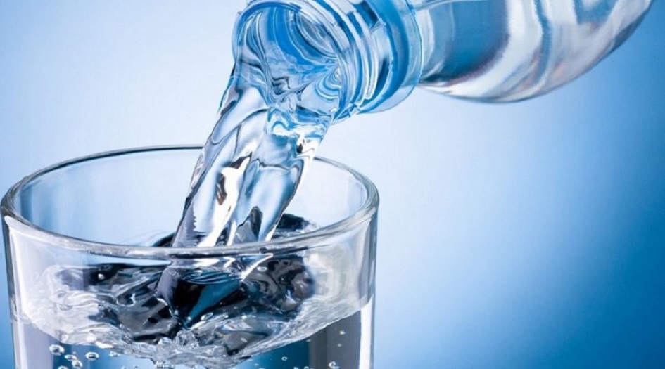 ما كمية الماء التي يجب شربها في اليوم لضمان الفوائد الصحية؟
