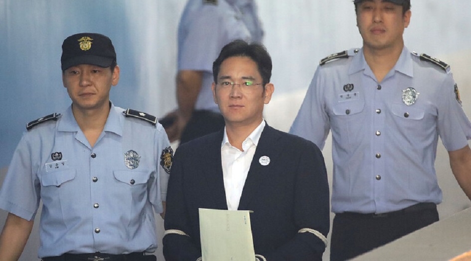 رئيس عملاقة التكنولوجيا الكورية الجنوبية يقدم اعتذاره للموظفين من داخل السجن