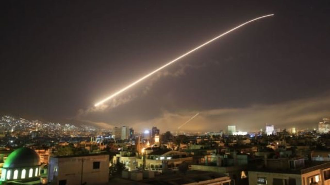 مقابله پدافند هوایی سوریه با حملات موشکی رژیم صهیونیستی 