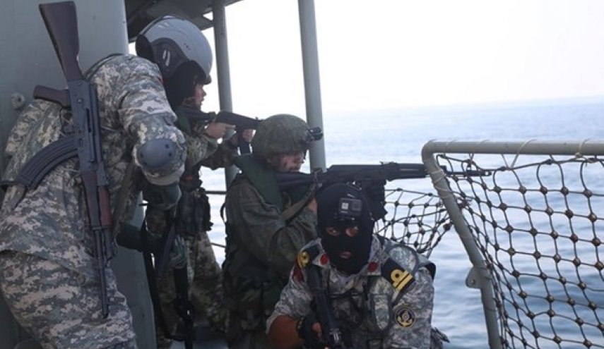 المناورات البحرية الايرانية الروسية.. عملية تحرير سفينتين مختطفتين