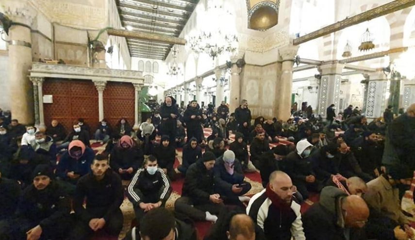 الفلسطينيون يلبون نداء الفجر العظيم في المسجد الأقصى
