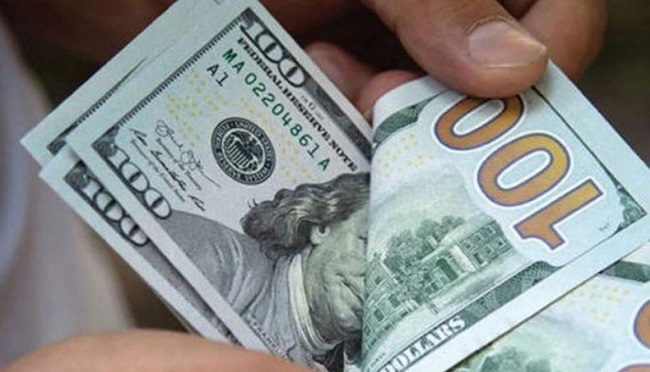 سعر الدولار يشهد انخفاضا في الأسواق العراقية