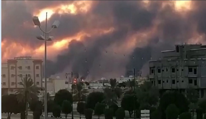 القوة الصاروخية اليمنية تستهدف أرامكو السعودية بصاروخ مجنح