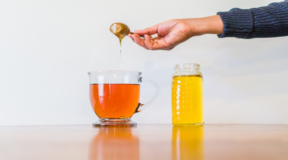 5 فوائد مدهشة للماء الدافئ مع العسل على معدة فارغة.. لا تفوتها
